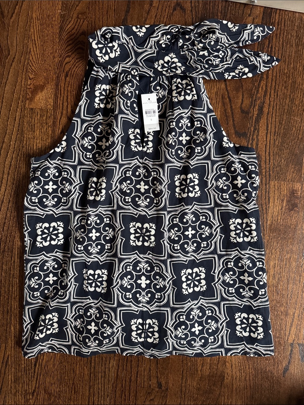 NWT Ann Taylor blue & white design tie around the neck sleeveless top. Small.